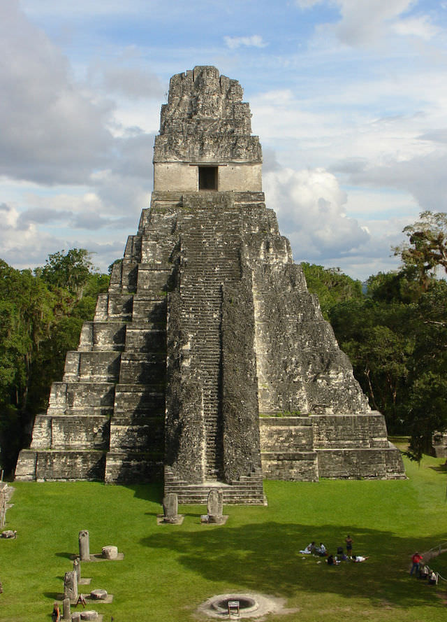1. Rediscovering the ‍Great Mayan Civilization: Legends, ⁢Architecture, and Modern Archeological Techniques