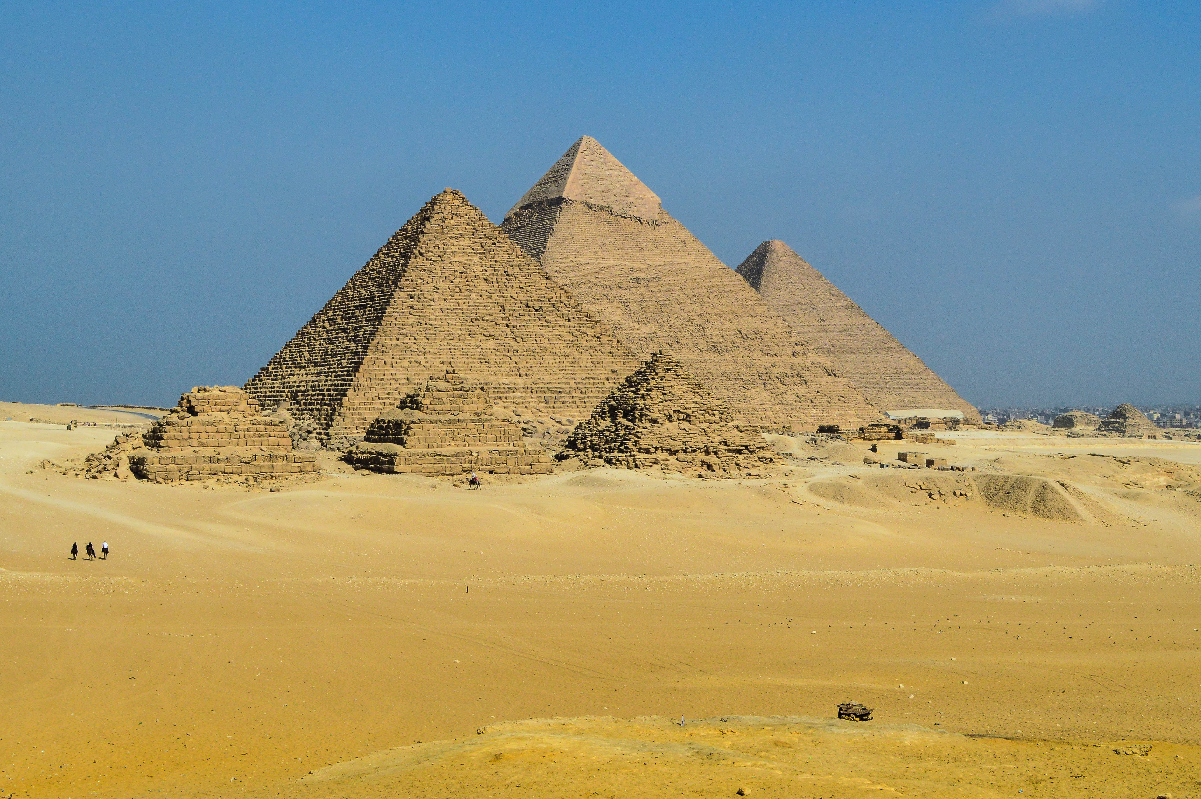 2. Revealing the Secrets ⁤of Ancient Egypt: Pyramids, Pharaohs, and Hieroglyphics