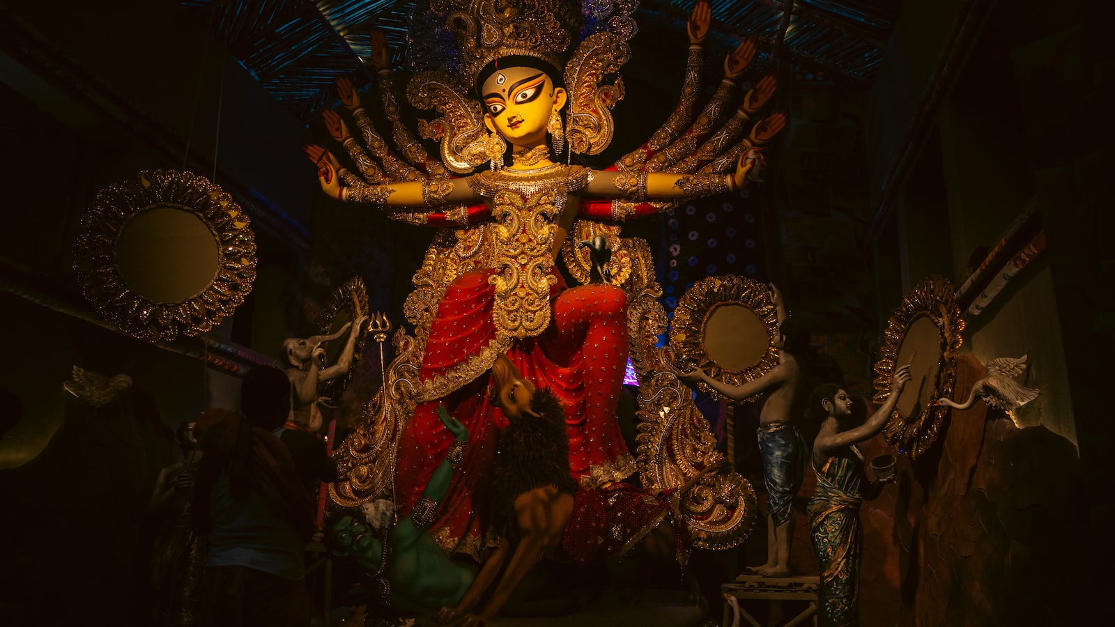 4. Unlocking the Divine Secrets: Understanding the Symbolism behind ⁤Durga's Triumph