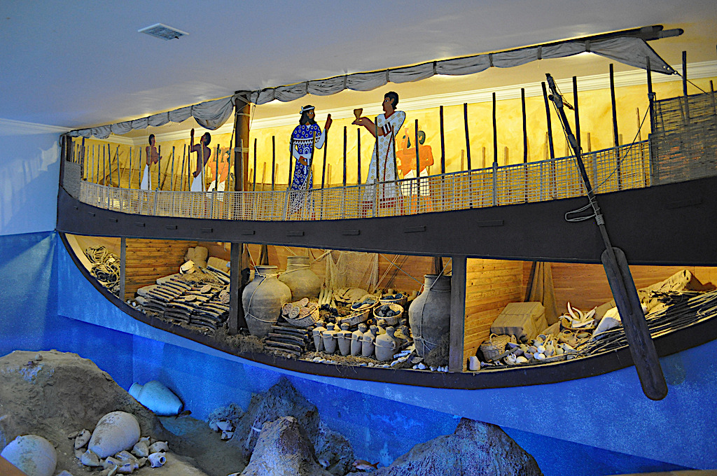 1. Decoding Seas' Secrets: Exploring the Fascinating⁣ World of‌ Ancient Shipwrecks